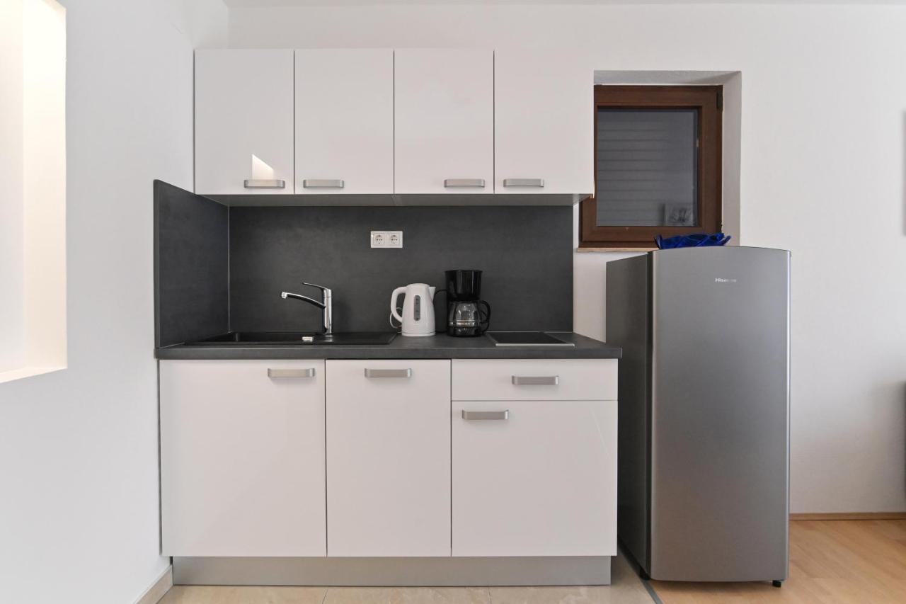Rooms & Apartments Jadranka Baska  Exterior photo