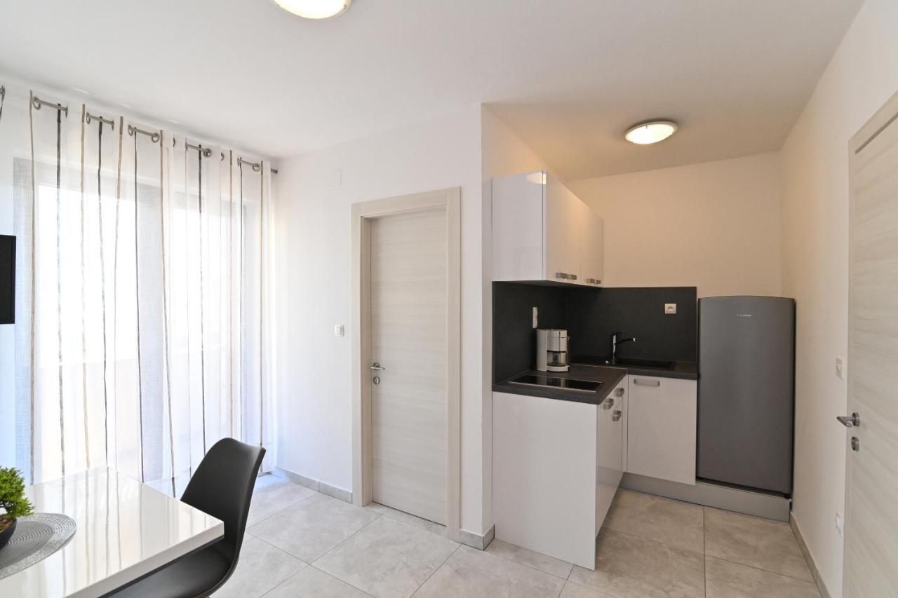Rooms & Apartments Jadranka Baska  Exterior photo