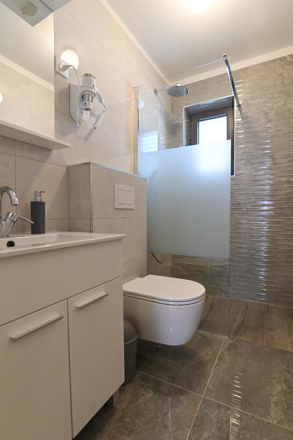 Rooms & Apartments Jadranka Baska  Exterior photo