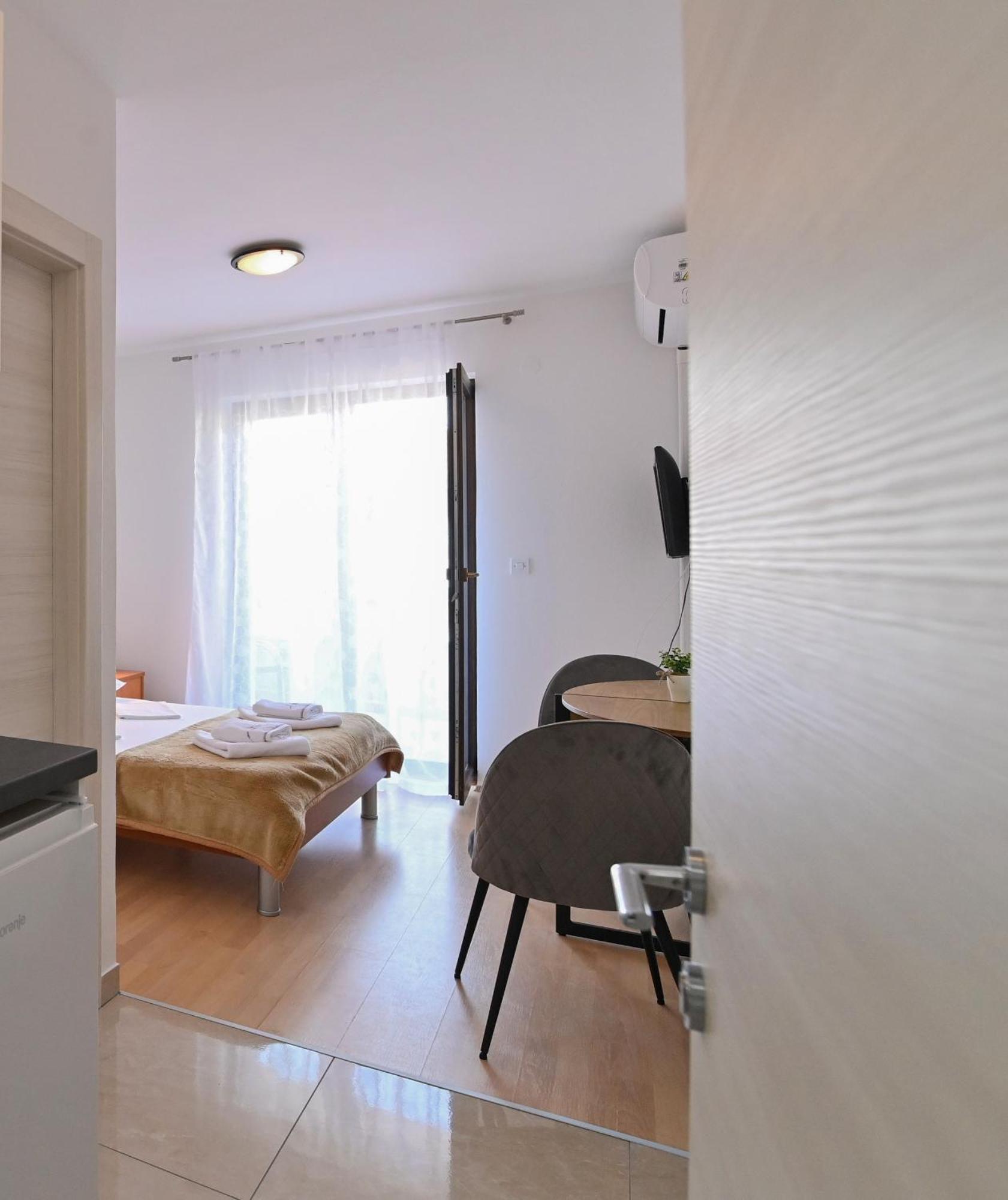 Rooms & Apartments Jadranka Baska  Exterior photo